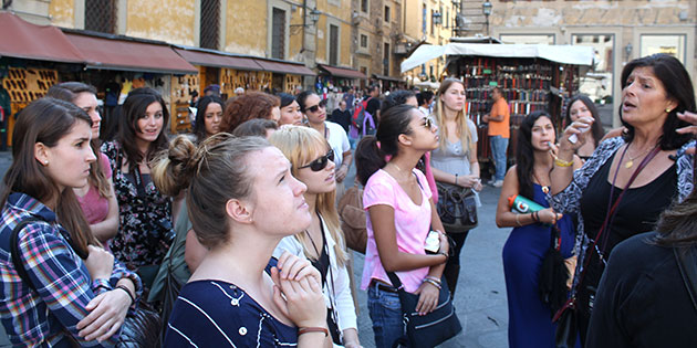 Seaver students observing the architecture in Florence, Italy